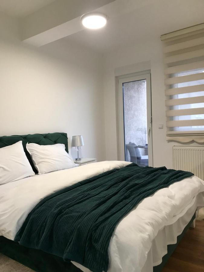 Green Apartment Apartment